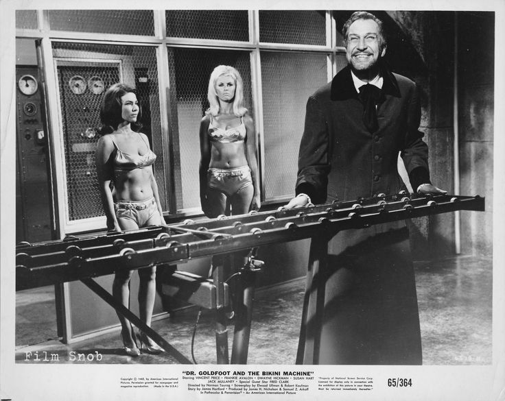 File:Dr. Goldfoot and the Bikini Machine still.jpg