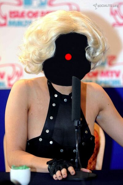 File:Lady-gaga-mask-07102009-08-820x1230-C.jpg