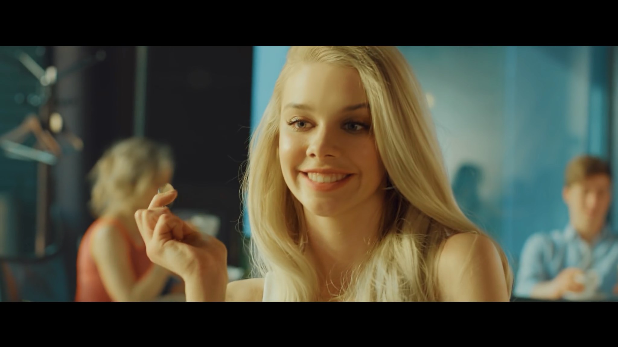 Такая правильная девочка меня такого неправильного исправила. Текст песни правильная девочка. Текст песни она вернется. Такая правильная девочка текст. Правильная девочка.