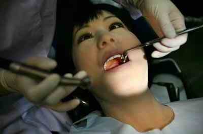 File:Robot-simroid-terapia-dental2.jpg