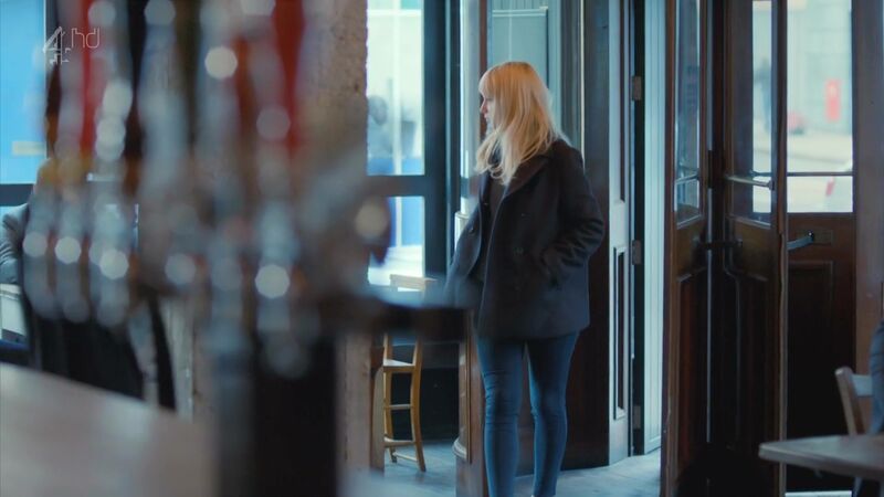 File:Humans-S01E03-23.jpg