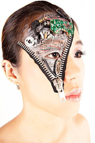 File:Creative makeup- Robot 2.jpg