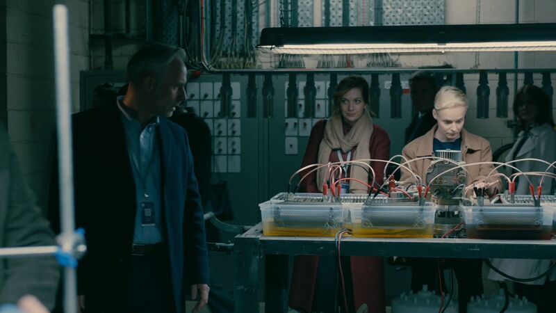 File:Humans S03E04 12.jpg