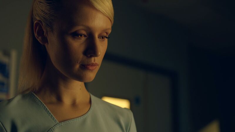 File:Humans S03E04 31.jpg