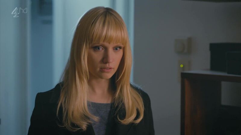 File:Humans-S01E03-30.jpg