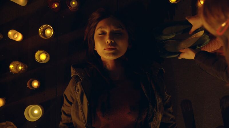 File:Humans S03E08 40.jpg