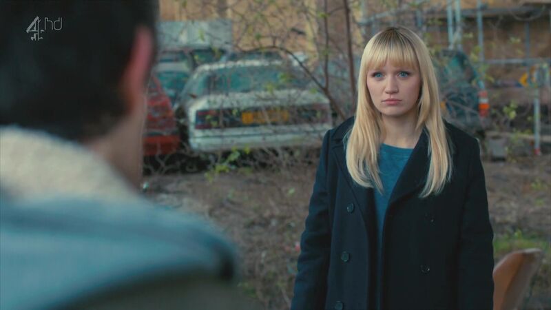 File:Humans-S01E03-22.jpg