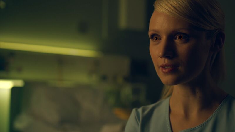 File:Humans S03E04 33.jpg